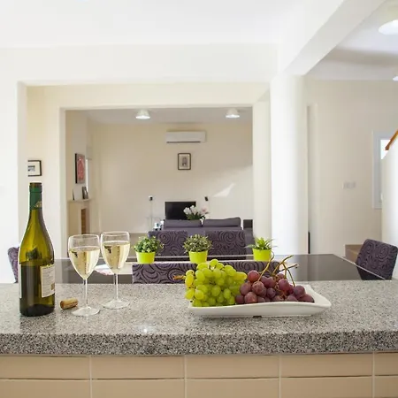ヴィラ Imagine You And Your Family Renting This Luxury In Protaras, Minutes From The Beach, 1477