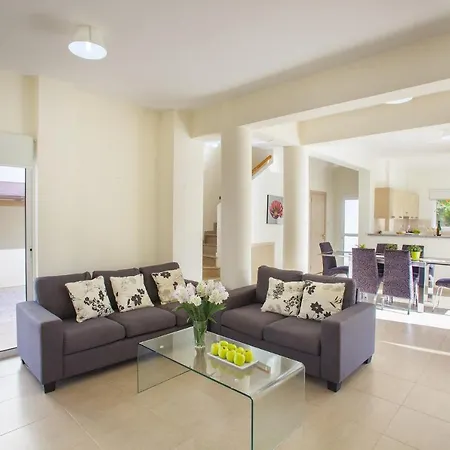 Imagine You And Your Family Renting This Luxury In Protaras, Minutes From The Beach, 1477 プロタラス