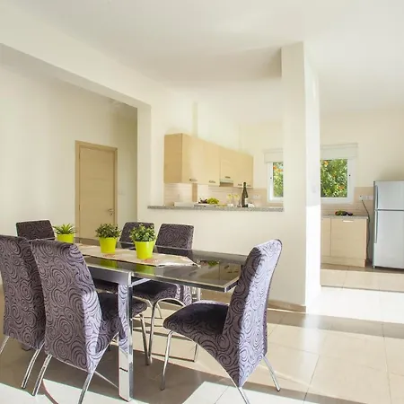 Imagine You And Your Family Renting This Luxury In Protaras, Minutes From The Beach, 1477 ヴィラ *